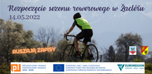 W centrum rowerzysta w sportowym ubraniu uchwycony od tyłu na tle gór, w tle drzewa, napisy: Rozpoczęcie sezonu rowerowego w Żaclerzu 14.05.2022, Ruszają zapisy, logotypy miasta Żaclerz i herb Powiatu Lwóweckiego, logotypy projektu - UE, PL-Cz, euroregion Nysa